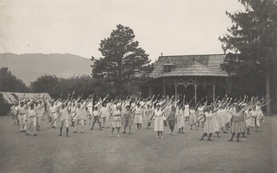 Zdjęcie - Hatha yoga w ogrodzie MuFo z Kari Mata Studio